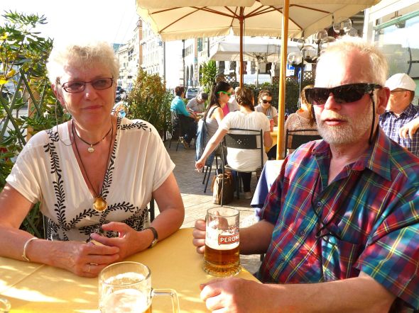 Efter vandring i centro historico i Genua sitter en kall birra perfekt