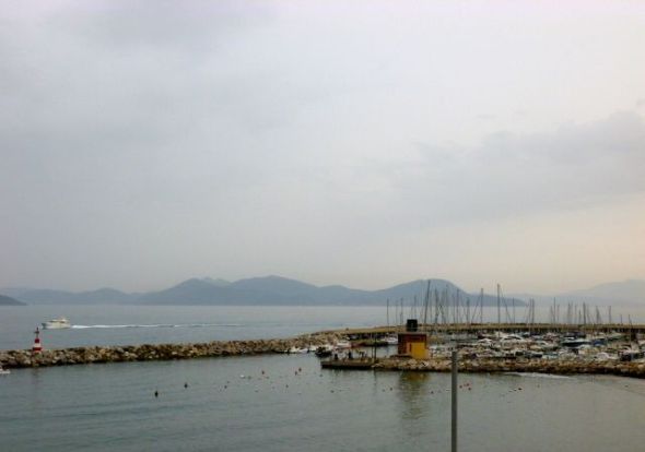 Marinan i Salipoli med Elba i bakgrunden