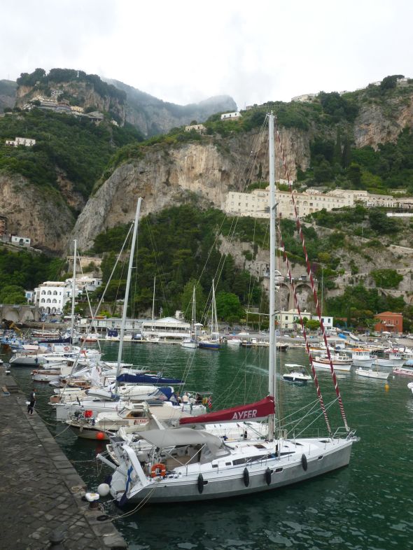 Ayfer vid kajen i Amalfi