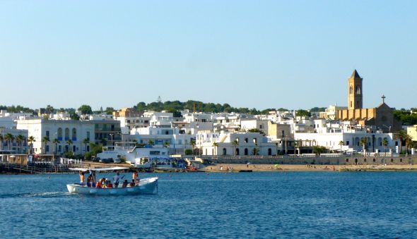 Den grekiska influensen på arkitekturen är uppenbar i S. Maria di Leuca ytterst på klacken på den italienska stöveln