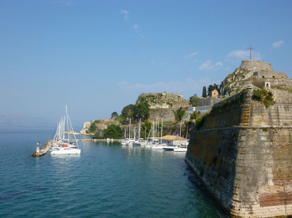 Mandraki marina i Korfu