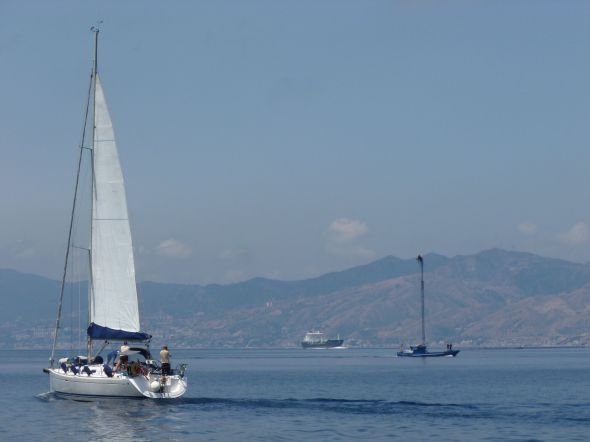 Livligt i Messinasundet