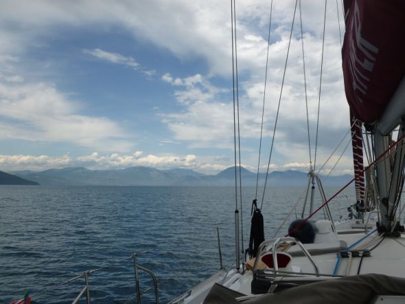 På väg över Policastrobukten mot Maratea