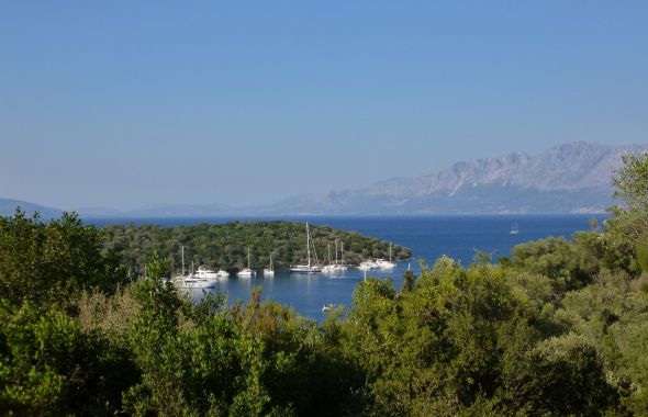 Abelike Bay, "Midsommarviken", på Meganisi i Lefkas skärgård 
