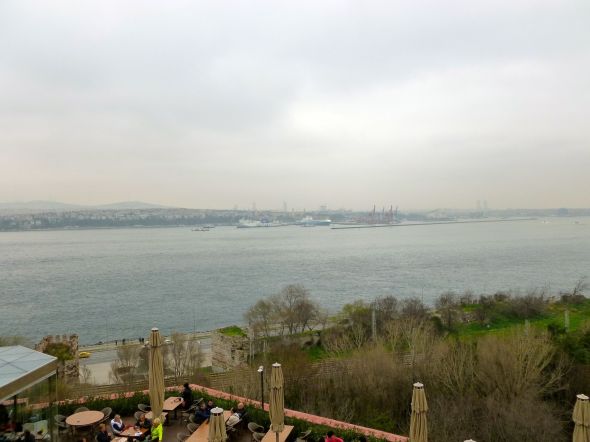 ... och Marmarasjön och södra inloppet till Bosporen, där man kan övervaka trafiken till och från Svarta havet