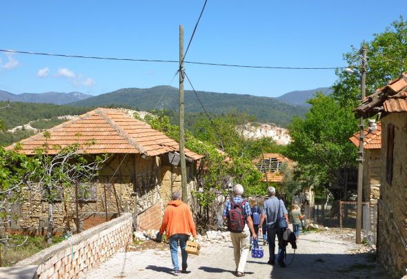 På väg till Faiks i bergen