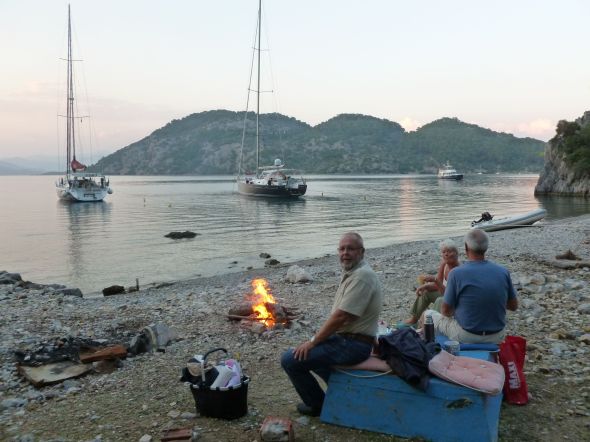 Kväll vid brasan i Seagull Bay