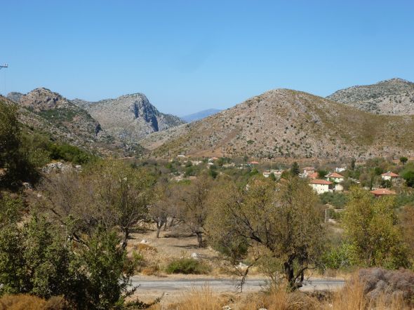 Utsikt över bergsbyn Avlana