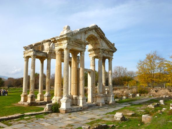 Afrodisias porten till Afroditetemplet