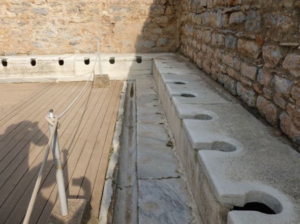 Kollektiv vattenklosett i antika Efesos