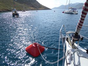 Röda bojar av plast