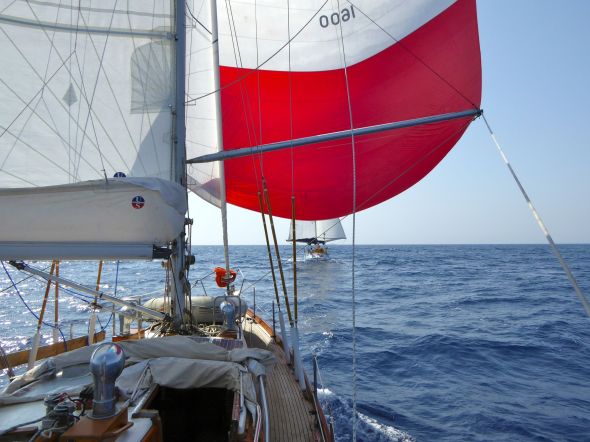 Robust chasing Cache-Cache on the third leg