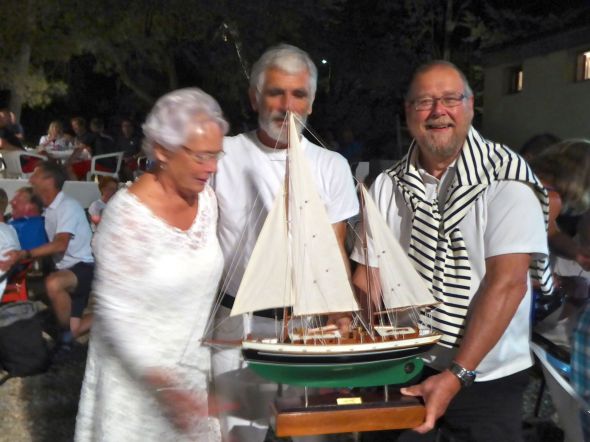 Skepparen på Sea Diana tillsammans med Alexis och Christine Schildt