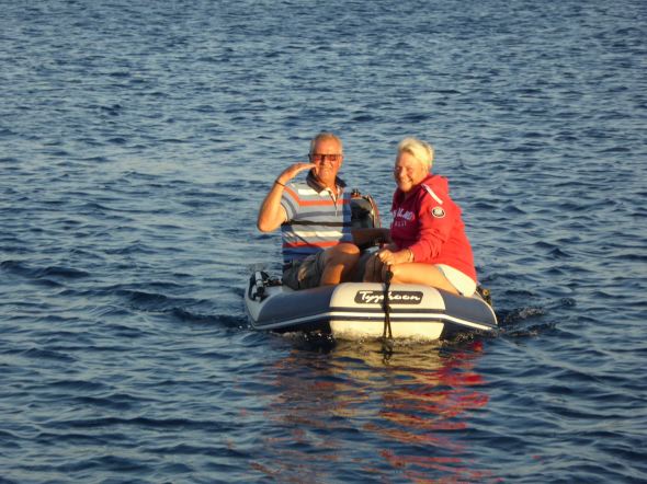 Thomas och Anette i fjantjolle.jpg