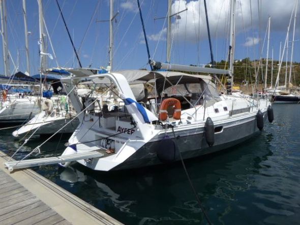 Ayfer vid bryggan i Leros marina