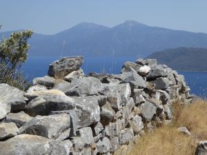 Samos stenmur med utsikt