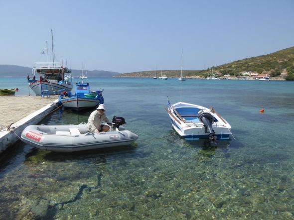 Svante med jolle.jpg